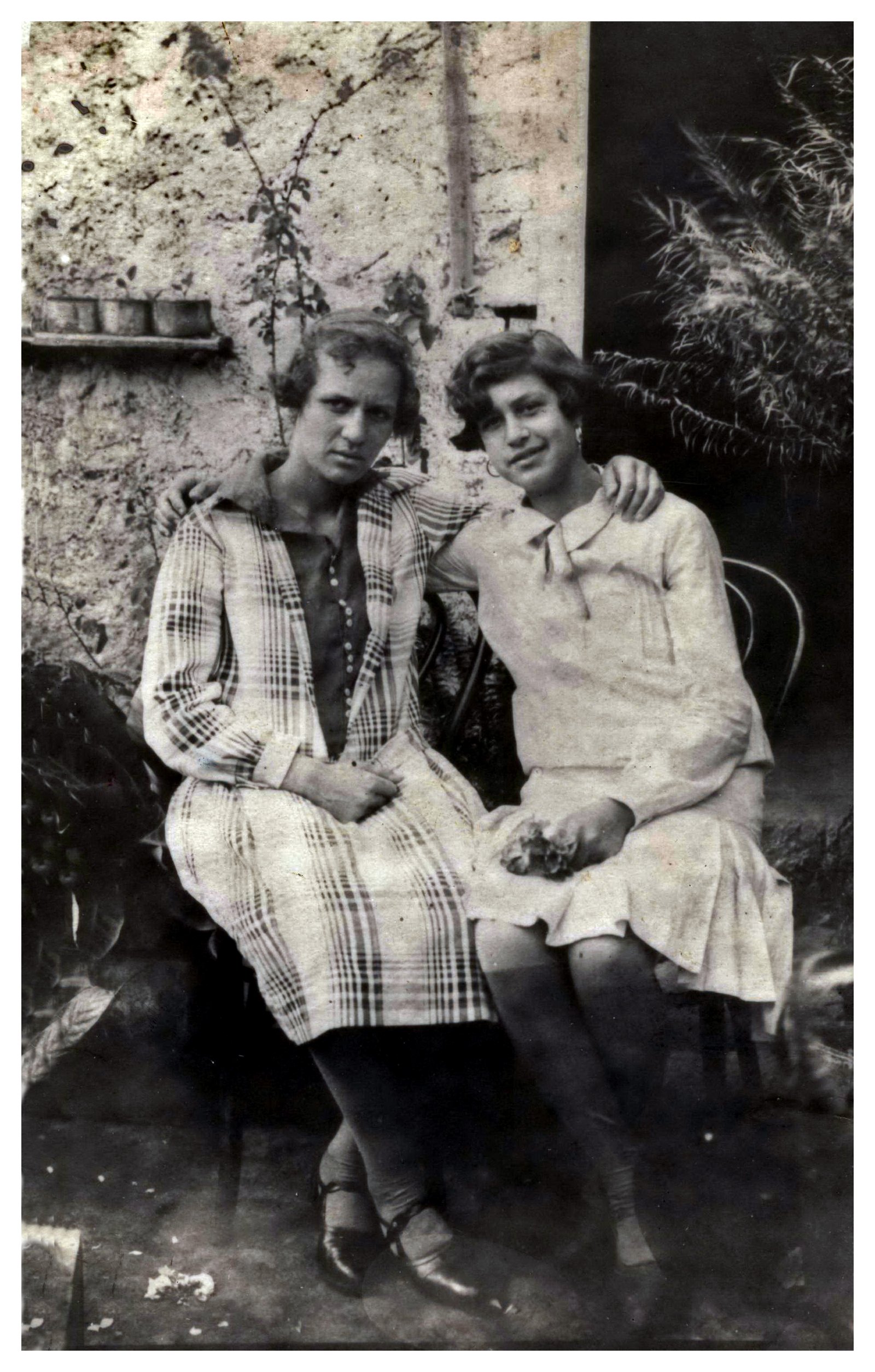 Ena y Pepa, hijas del fotógrafo Miguel Brito