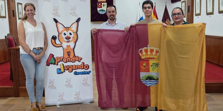 Fabián Pérez con el Ayuntamiento de Villa de Mazo antes de viajar a Londres
