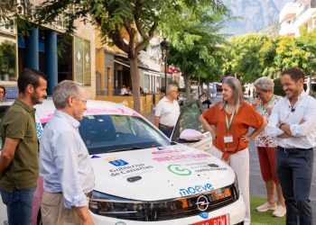 El Coche Zero llega a Los Llanos de Aridane con un mensaje contra el cáncer